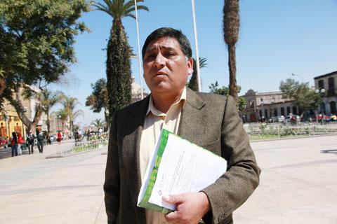 Las facciones del Colegio de Profesores se disputan el RUC