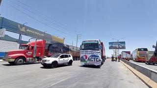 Arequipa: Transportistas de carga pesada y taxistas bloquearon el ingreso a la ciudad por alza de combustibles