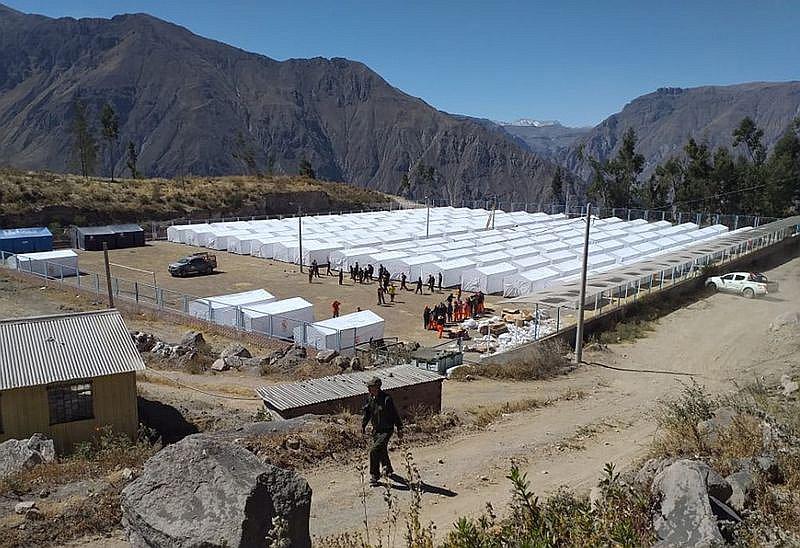 Evacuados por la erupción del volcán Ubinas sufren al viajar en camiones