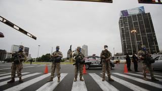 Segundo día de estado de emergencia por coronavirus: presencia militar y policías en las calles (FOTOS)