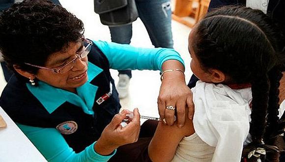 La OMS alerta que la vacunación contra el sarampión en Perú disminuyó de 96% a 85%