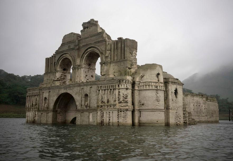 México: Iglesia del siglo XVI sumergida bajo el agua reaparece a causa de la sequía