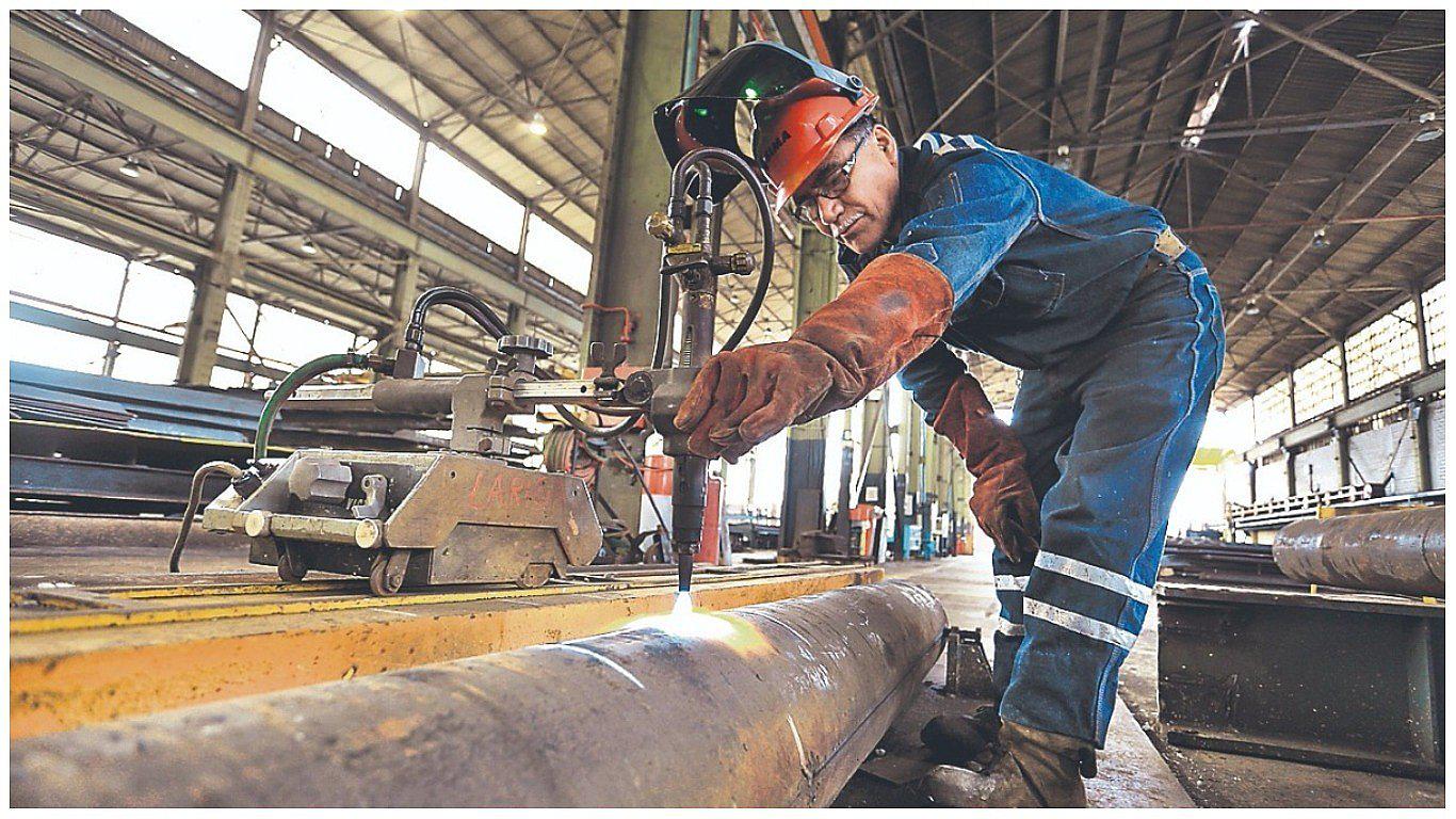 Empresas peruanas en desventaja ante extranjeras en licitaciones 