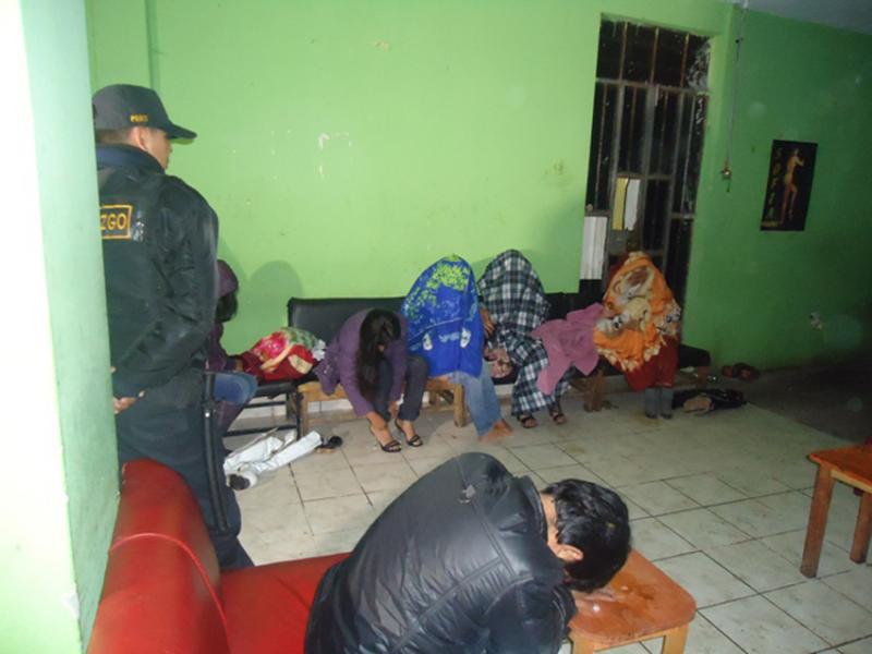 Prostíbulo funcionaría con fachada de polleria