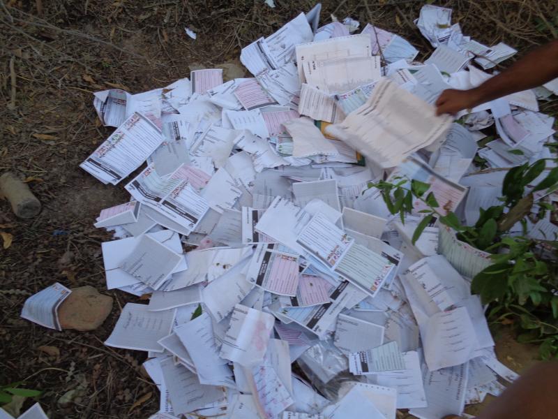 Más de 800 cédulas de sufragio fueron enterradas en colegio