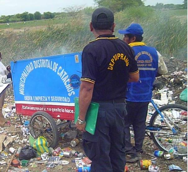 Le sacan la 'mugre' a las calles del Bajo Piura