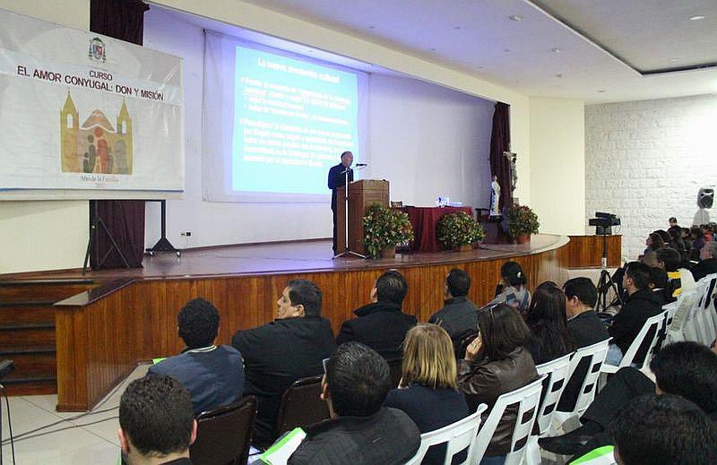 Arzobispado de Arequipa realiza curso sobre el amor conyugal