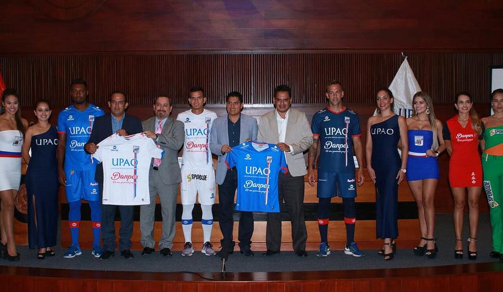 Carlos A. Mannucci presenta su nueva piel (FOTOS)