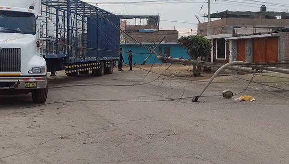 Chincha: Tráiler derriba seis postes de concreto y afecta familias de Pueblo Nuevo