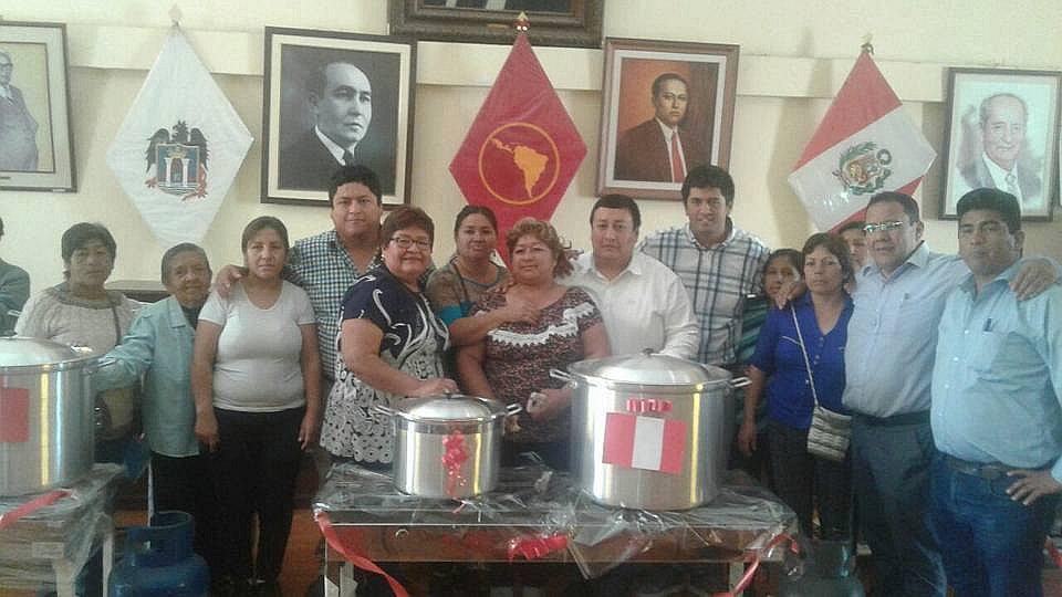 Entregan cocinas y ollas a comedores populares de Trujillo 