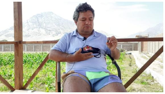 El alcalde del distrito de Moche señaló que recibió patadas y golpes al momento de su detención. La autoridad edil buscó impedir que se lleven vacunas sobrantes contra el COVID-19. (Foto: Perú ‘Sin Fronteras’-Digital TV)