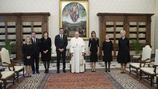 El papa Francisco se reúne con Pedro Sánchez en pleno brote de COVID-19 (VIDEO)