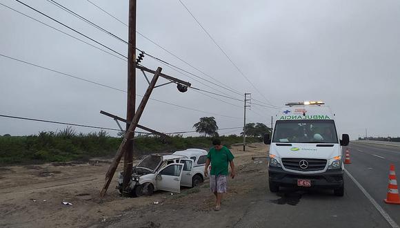 Camioneta choca con poste de alta tensión y deja sin energía a sectores de Virú y Chao 