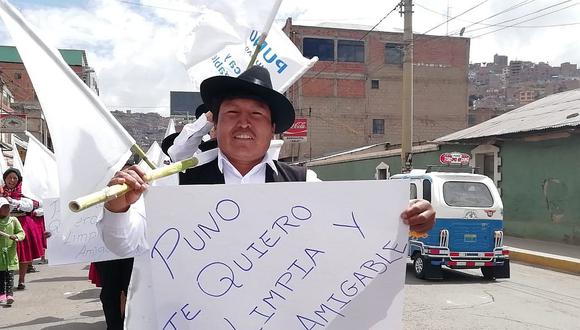Instituciones salen con pancartas por la paz en Puno 