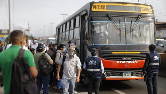 Mediante una nota de prensa, el MTC informó que el horario del transporte urbano será de 5:00 a.m. a 8:00 p.m. En tanto que la Línea 1 del Metro de Lima y Callao iniciará operaciones desde las 5:00 a.m. y culminará a las 9:00 p.m. Foto: EFE