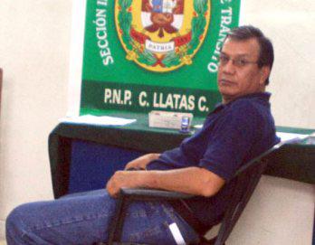 Un abogado rompe chaleco a PNP