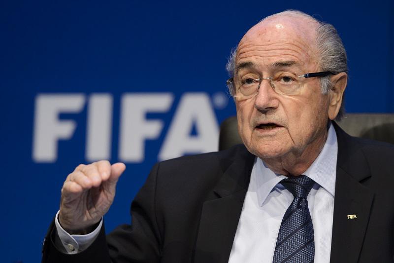 Joseph Blatter limita sus viajes hasta que "todo se haya aclarado"