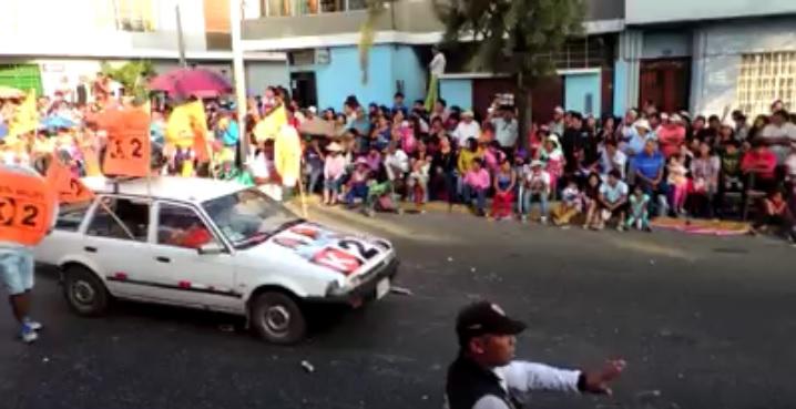 Simpatizantes de Keiko fueron pifiados en pasacalle de Carnaval en Tacna (VIDEO)