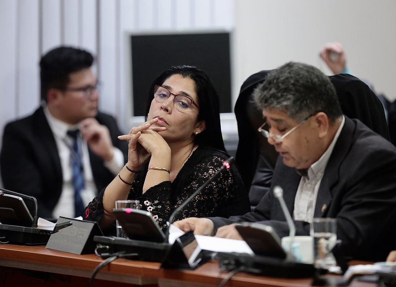Comisión de Ética decide archivar denuncia contra Úrsula Letona y Freddy Sarmiento