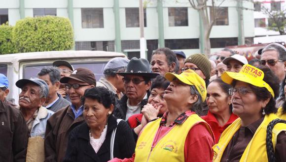 Fonavistas recuerdan 13 años de lucha por la devolución de sus aportes
