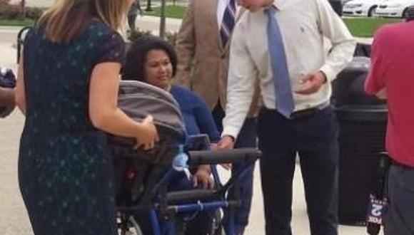 VIDEO: ​Crean coche que permite a padres con silla de ruedas pasear a sus hijos