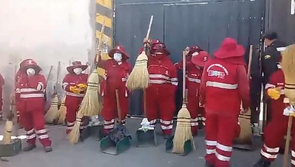 Arequipa: trabajadores de limpieza paralizan actividades y piden implementos para no infectarse de COVID-19