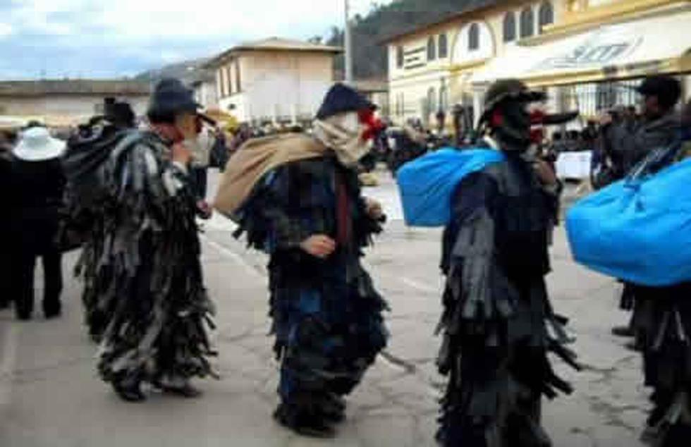 Celebran con 5 mil vasos de chicha de jora 