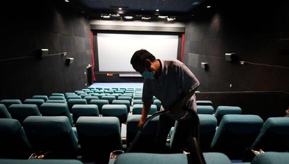 Las salas de cines cuentan con un nuevo protocolo sanitario tanto para el ingreso como para la venta de bebidas y alimentos a sus asistentes (Foto: Andina)