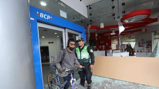 Arequipa: Agencias BCP y Claro resultaron dañadas durante protestas (VIDEO)