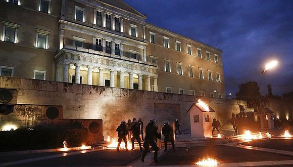 ​Grecia: miles de personas protestan ante el Parlamento contra nuevos ajustes
