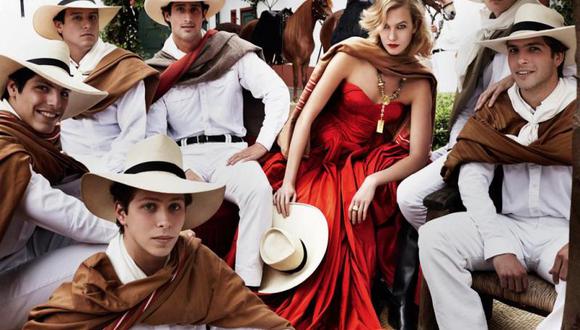 Supermodelo Karlie Kloss posa con caballos peruanos de paso