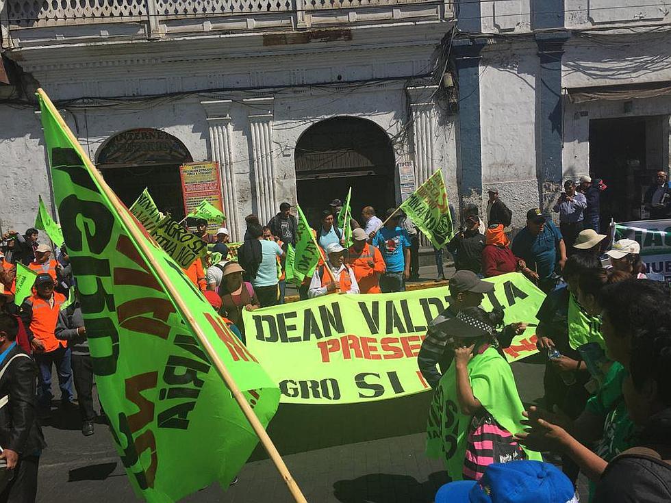 Manifestantes contra la minería empiezan movilización desde la Plaza España (FOTOS)