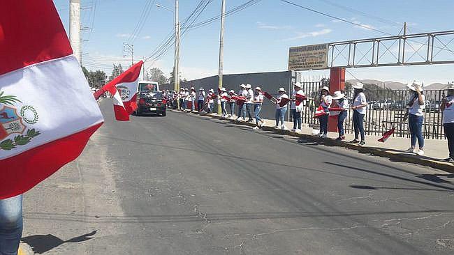 ​Voluntarios dan la bienvenida a convencionistas