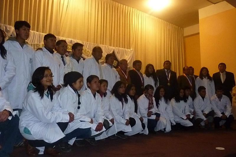 Primera promoción de facultad de medicina inicia clases