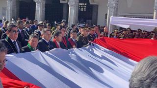 Paseo de la Bandera y desfile de honor en la Plaza de Armas de Arequipa (EN VIVO)