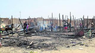 Incendio arrasa con 16 viviendas en Sullana y Sechura, en Piura