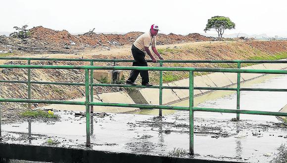 Colapso de desagüe pone en riesgo la vida de agricultores en Corrales