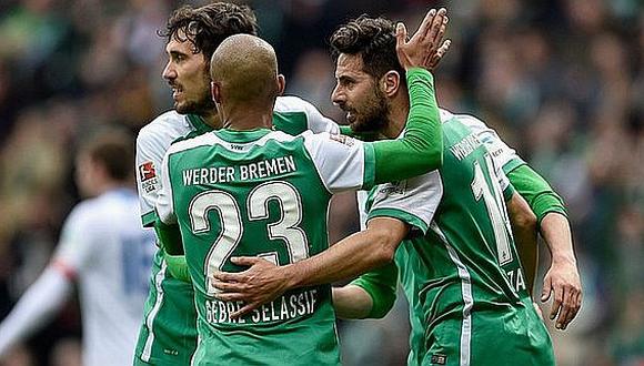 Claudio Pizarro anotó en goleada del Werder Bremen que se aleja del descenso