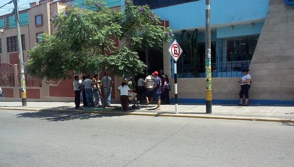 Plantón por alza de tarifa del agua en la EPS Tacna
