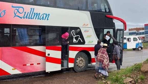 En el frío del altiplano fueron dejados los pasajeros por la empresa Pacífico. (Foto: Facebook Prensa Sur - Puno)