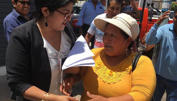 Pobladores reclaman a exregidora Quispe  la devolución de dinero