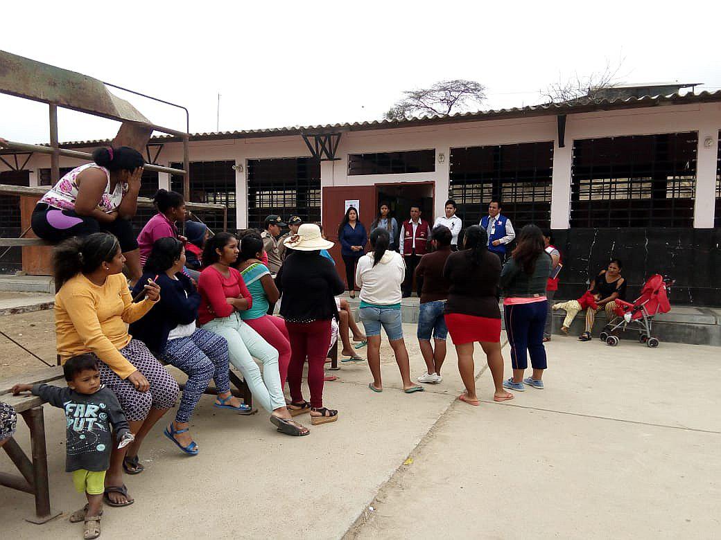 Padres de familia piden la separación del director del colegio Garbanzal 