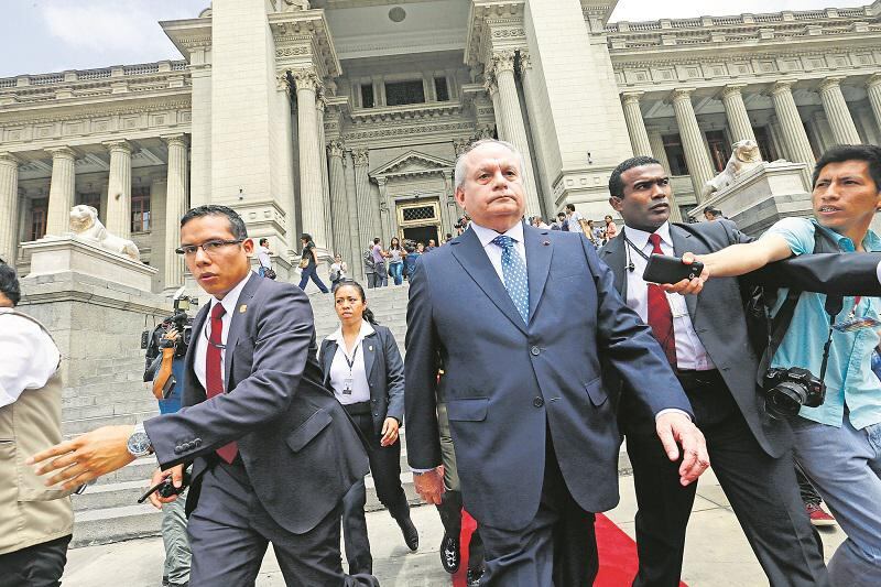 Premier Pedro Cateriano defiende decisión de Ollanta Humala y alude a “fugas” y “renuncias”  