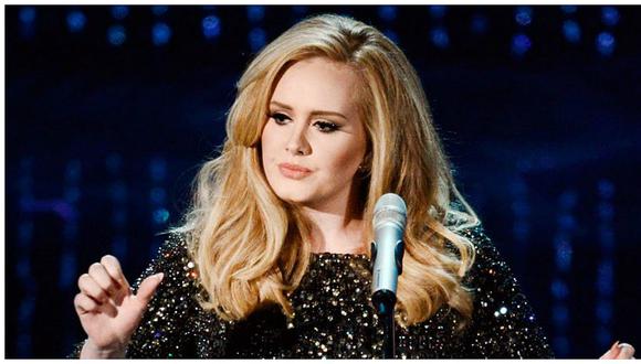 Adele conmueve con su música y hace reír con sus bromas (VIDEOS)