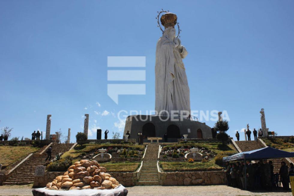 Colocan corona a monumento religioso más alto del Perú