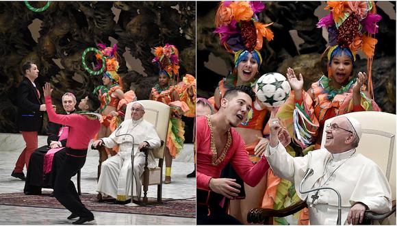 Papa Francisco sorprende al hacer malabares con una pelota (VIDEO y FOTOS)