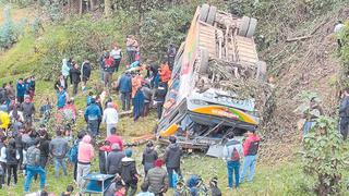Dos fallecidos deja volcadura de bus en la sierra de Áncash