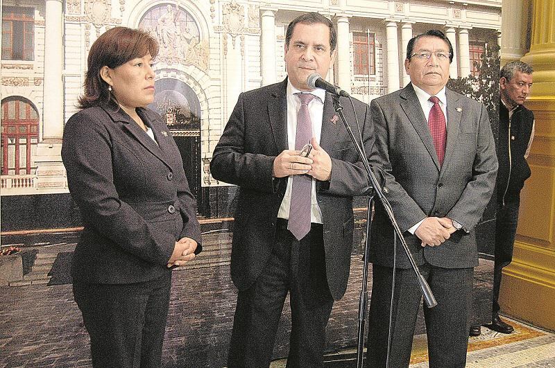 Congreso de la República dice que anterior gestión también otorgó aguinaldo 