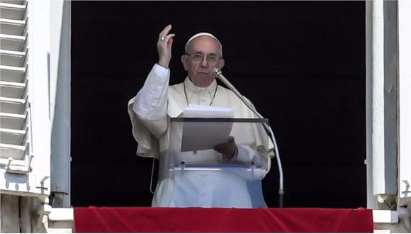 Papa Francisco felicita a pareja gay por bautismo de hijos [FOTO]