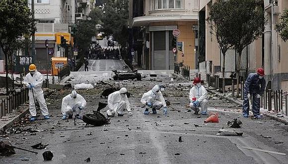 Grecia: Bomba explota frente a oficinas de un banco en Atenas